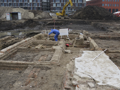 907193 Afbeelding van archeologisch onderzoek op het terrein van het nieuwbouwproject Zijdebalen aan de Zeedijk te ...
